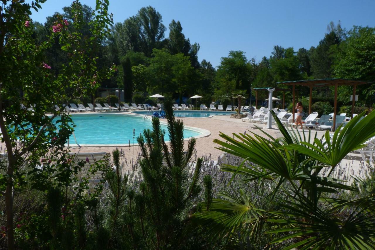 ホテルCamping L'Eau Vive Dauphin エクステリア 写真