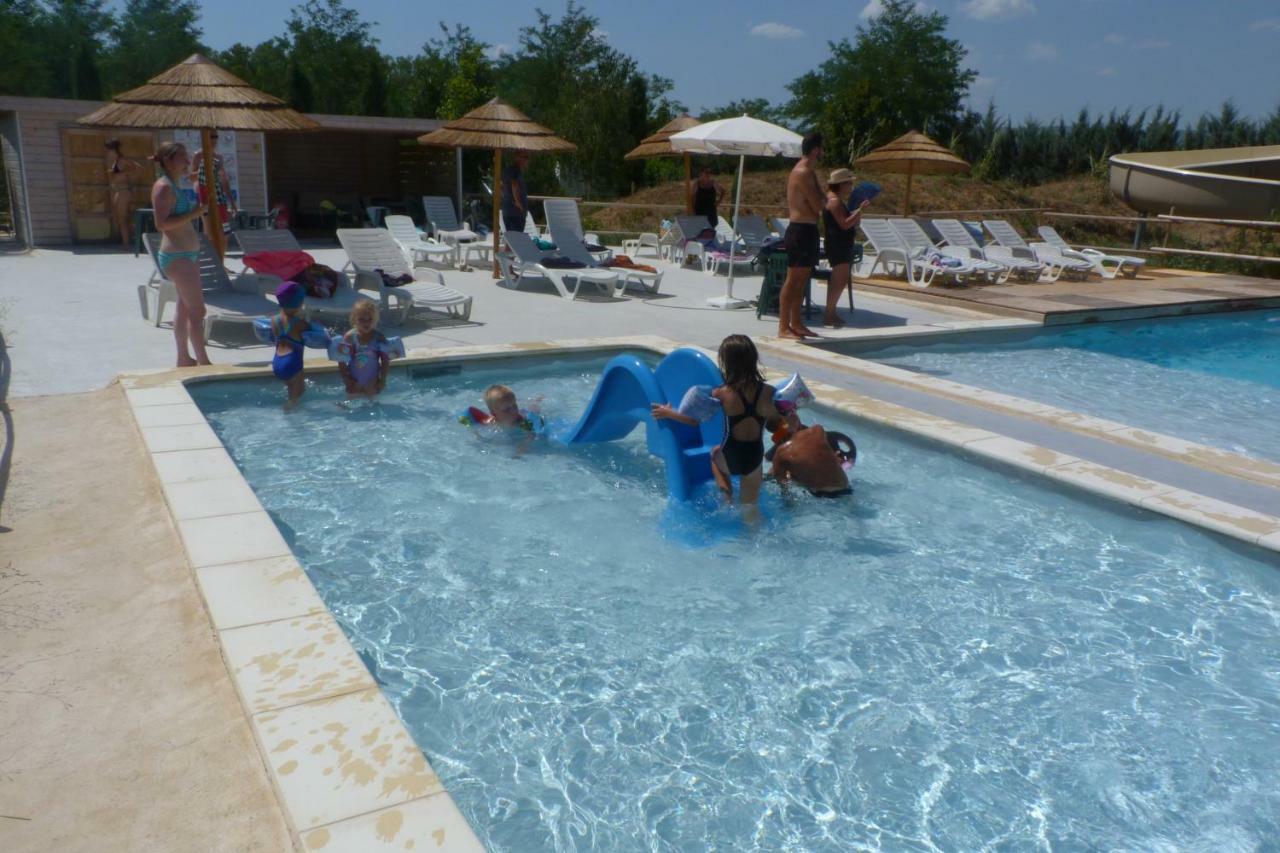 ホテルCamping L'Eau Vive Dauphin エクステリア 写真